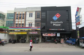 Dominos Pizza 50m